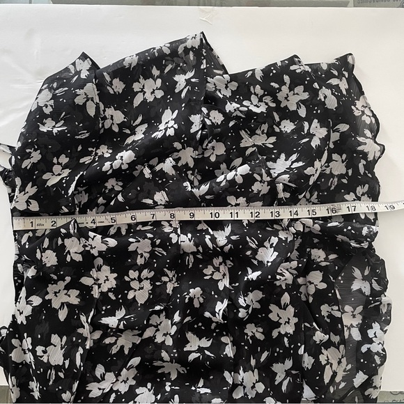 Torrid floral blouse - Picture 7 of 9